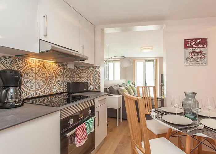 Апартаменты Principe Real 2 Bedrooms 2 Bathrooms, Air-con, Wi-fi, 2nd Floor *