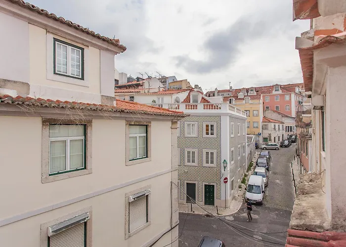 Principe Real 2 Bedrooms 2 Bathrooms, Air-con, Wi-fi, 2nd Floor *