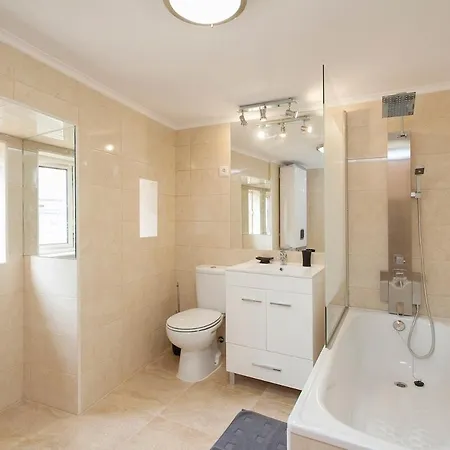 Principe Real 2 Bedrooms 2 Bathrooms, Air-con, Wi-fi, 2nd Floor شقة