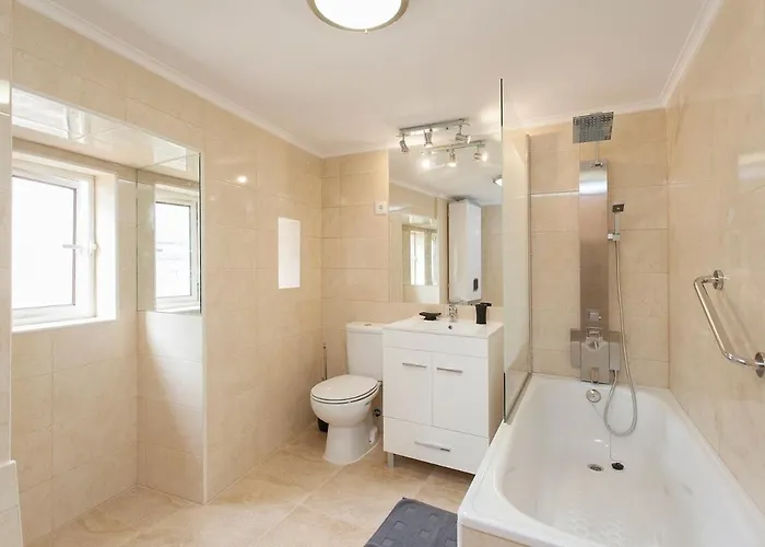 Principe Real 2 Bedrooms 2 Bathrooms, Air-con, Wi-fi, 2nd Floor Apartmán